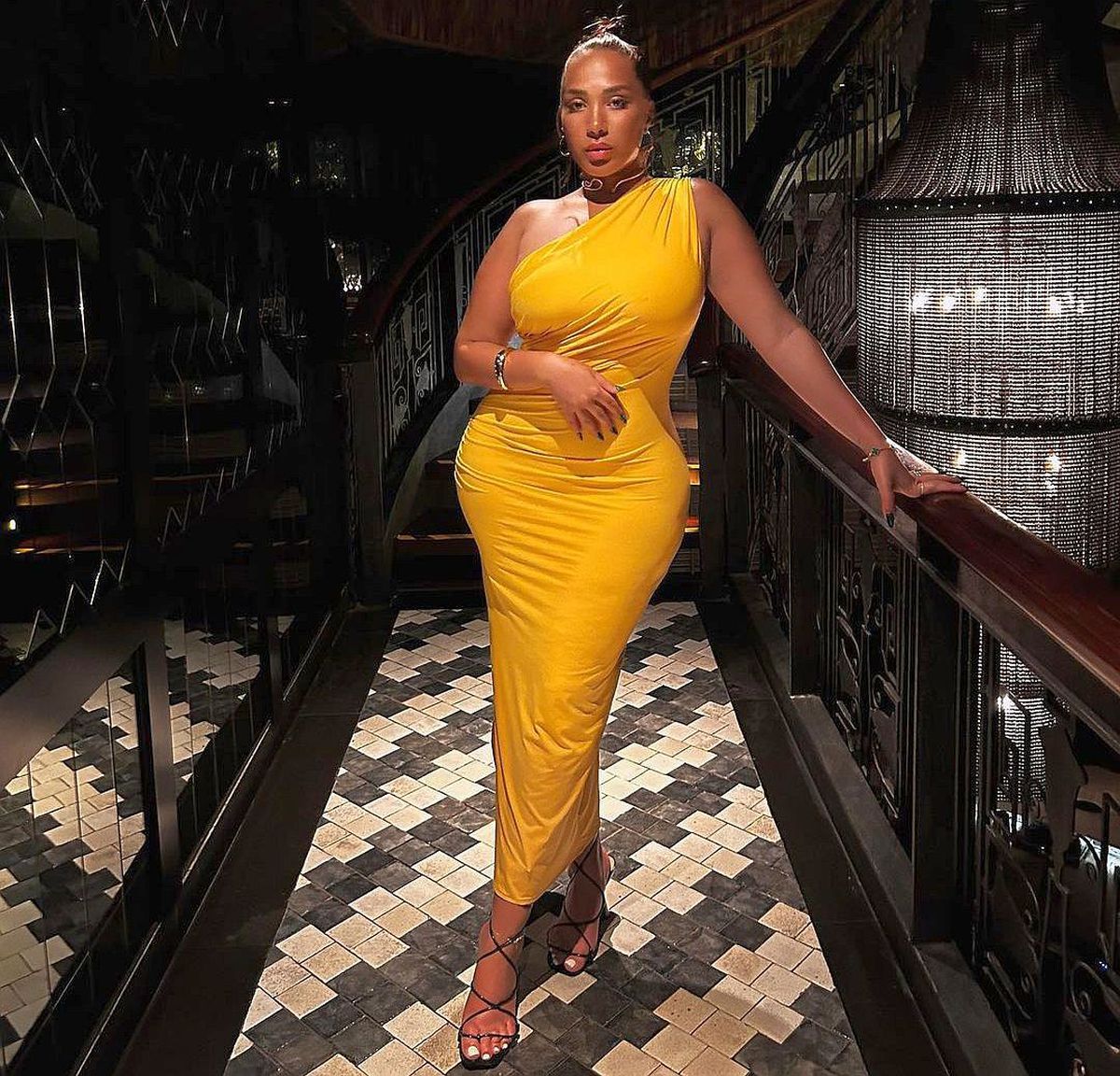 Soția lui Dawa a făcut show, după ce fotbalistul a fost abuzat rasial: „Mai bine verificați-vă iubitele. Fetelor din România le place «negrul» meu” + S-a legat de cazul Colțescu