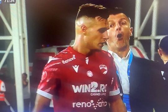 Disputa Burcă - Dennis Politic, în imagini / Captură Digi Sport