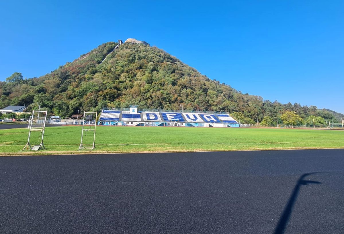 Lucrările la pista de atletism de la Deva durează de 4 ani și încă nu s-au terminat! Vizită GSP pe bătrânul stadion „Cetate”