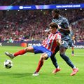 Castello Lukeba, în duel cu Julian Alvarez contra lui Atletico Madrid // foto: Guliver/gettyimages