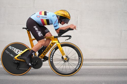 Remco Evenepoel în acțiune cu bicicleta sa aurie FOTO UCI