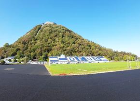 Inimaginabil! Lucrările la „cea mai modernă pistă de atletism din țară” durează de PATRU ani și nu s-au terminat nici azi! GSP a intrat pe stadionul pitoresc din România: nici codrul nu mai crede că proiectul va fi finalizat!