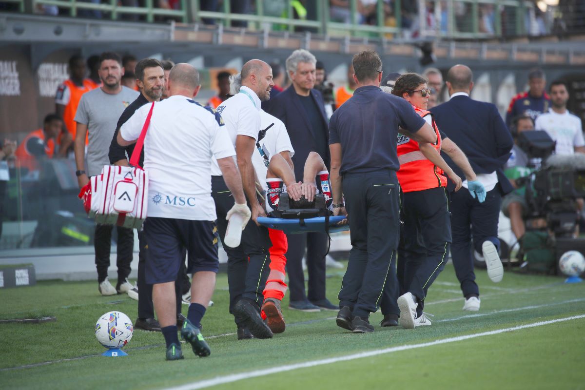 Accidentare horror a lui Ruslan Malinovskyi, în Venezia - Genoa 2-0