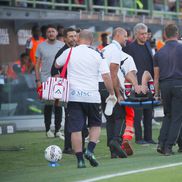 Ruslan Malinovskyi, mijlocașul ucrainean al lui Genoa, a suferit o accidentare gravă la piciorul drept în repriza secundă a meciului de la Venezia / Foto: Imago