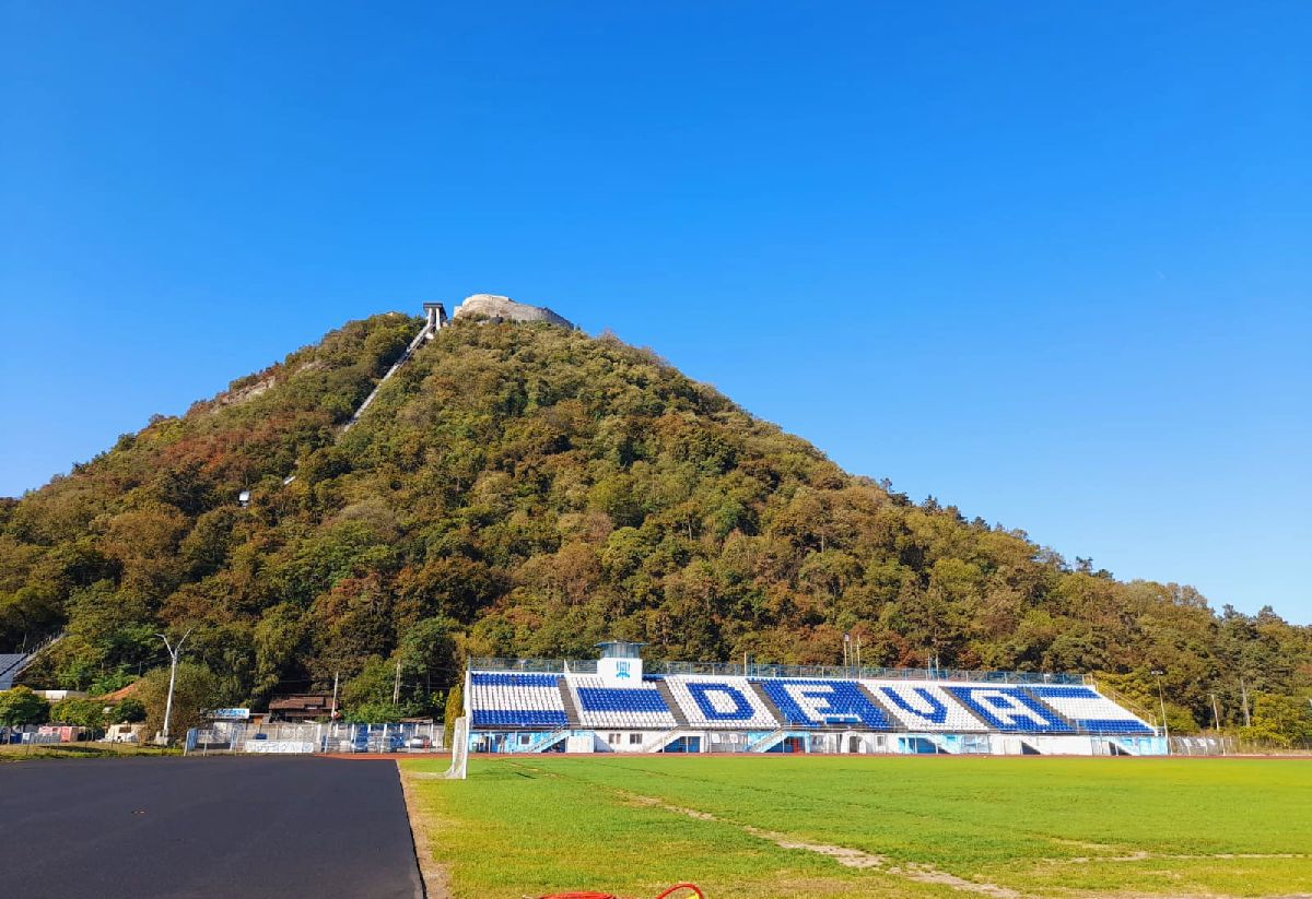 Lucrările la pista de atletism de la Deva durează de 4 ani și încă nu s-au terminat! Vizită GSP pe bătrânul stadion „Cetate”