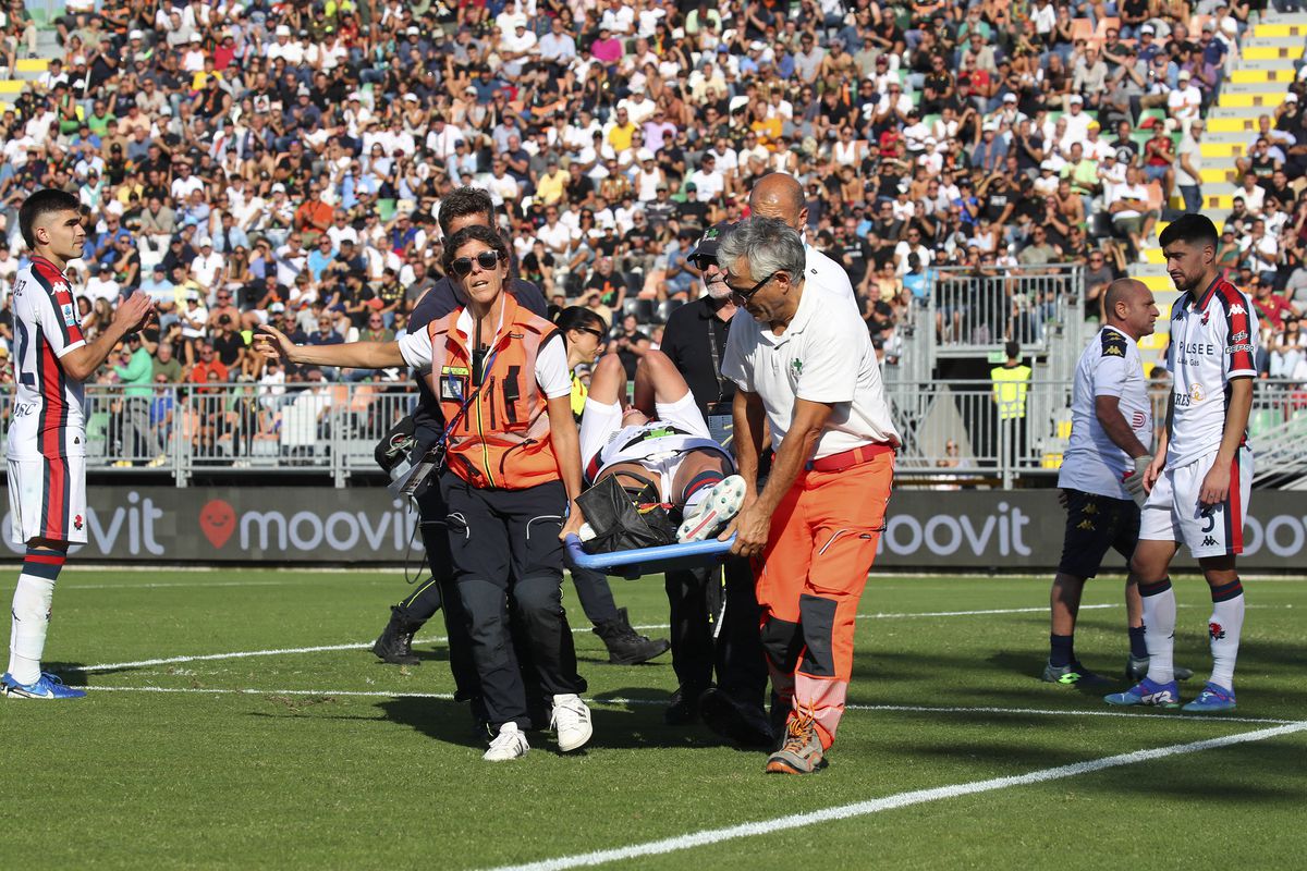 Accidentare horror a lui Ruslan Malinovskyi, în Venezia - Genoa 2-0