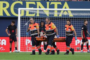 Clipe cumplite pentru fotbalistul Barcelonei » S-a accidentat grav și a părăsit terenul pe targă