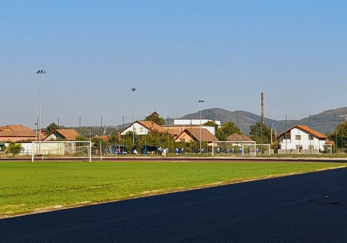 Lucrările la pista de atletism de la Deva durează de 4 ani și încă nu s-au terminat! Vizită GSP pe bătrânul stadion „Cetate”