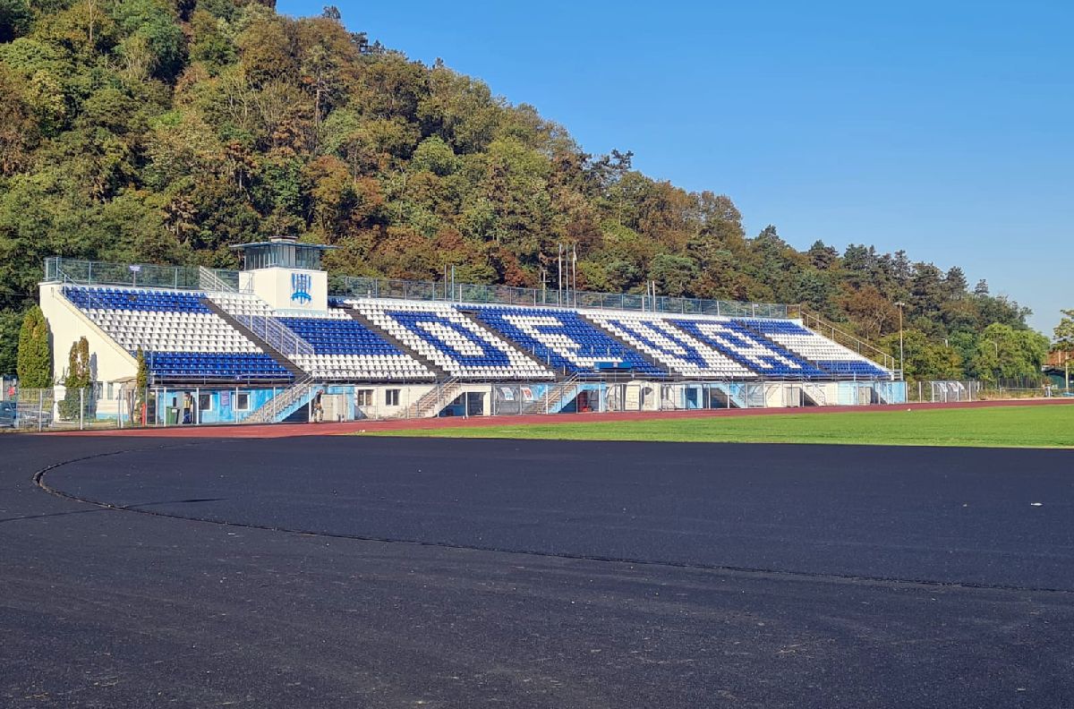 Lucrările la pista de atletism de la Deva durează de 4 ani și încă nu s-au terminat! Vizită GSP pe bătrânul stadion „Cetate”