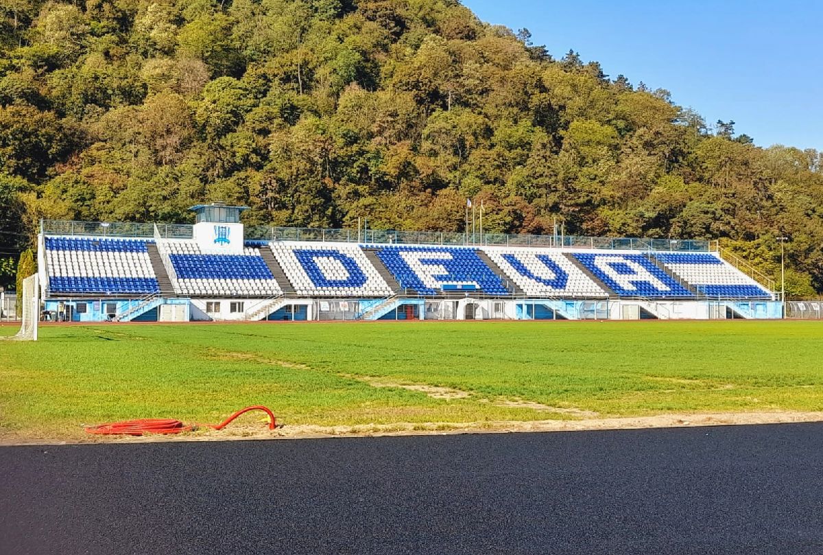 Lucrările la pista de atletism de la Deva durează de 4 ani și încă nu s-au terminat! Vizită GSP pe bătrânul stadion „Cetate”