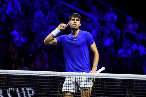 Carlos Alcaraz cerând ovații FOTO Guliver/GettyImages