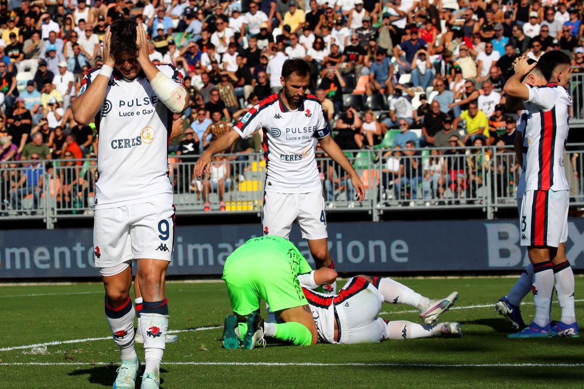 Accidentare horror a lui Ruslan Malinovskyi, în Venezia - Genoa 2-0