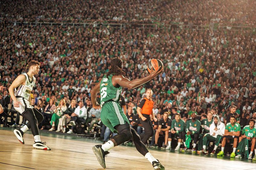 50.000 de oameni au urmărit în aer liber Panathinaikos - Partizan // foto: Imago Images