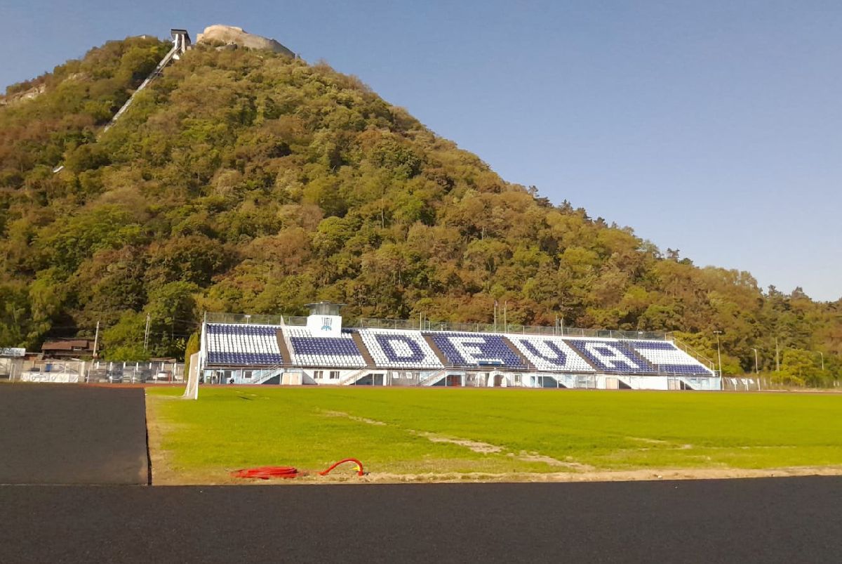 Lucrările la pista de atletism de la Deva durează de 4 ani și încă nu s-au terminat! Vizită GSP pe bătrânul stadion „Cetate”