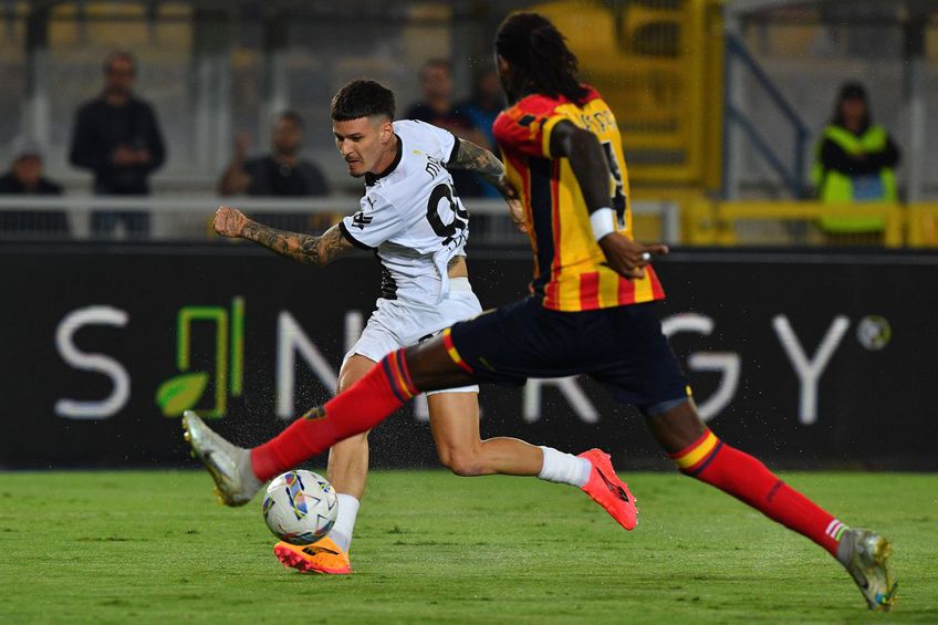 Dennis Man putea deschide scorul la prima ocazie a Parmei în meciul de la Lecce (2-2) / Foto: Imago