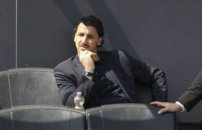 Zlatan Ibrahimovic și-a prezentat "LegaZy" » Cum arată salonul cu trofee al fostului golgheter suedez!