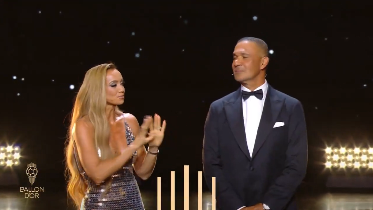 A furat toate privirile la Gala Balonului de Aur » Apariție răvășitoare pe covorul roșu și pe scenă