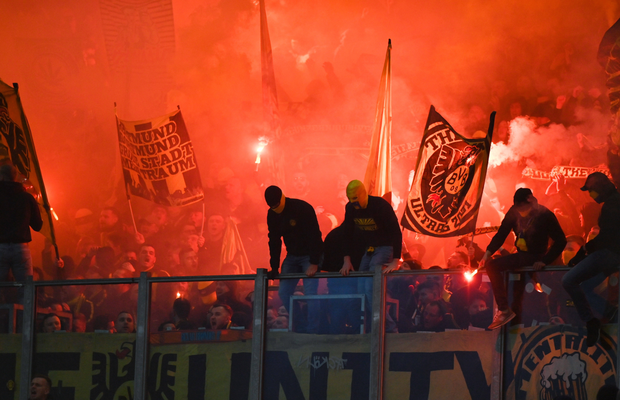 Scene șocante în fotbalul german! Suporterii au aranjat o bătaie în pădure: au zburat pumni și obiecte interzise » Peste 400 de huligani arestați