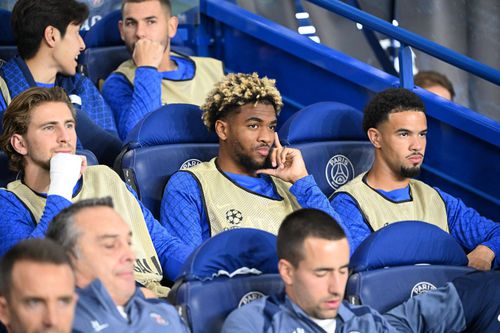 Ibrahim Mbaye, încadrat de Illia Zabarnyi și Warren Zaïre-Emery, la partida PSG - Atalanta din Liga Campionilor / Foto: Imago