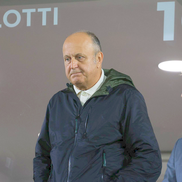 Dan Șucu și oficialii Rapidului, împietriți la oficială // foto: Ionuț Iordache (GSP)