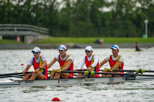 Barca României de 4 rame, Amalia Bereș, Adriana Adam, Geanina Juncănariu, Ancuța Bodnar Foto: FR Canotaj/Balint Czucz