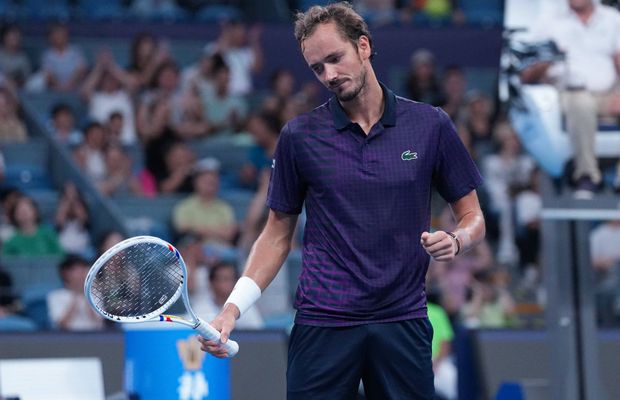 Daniil Medvedev, o nouă înfrângere dureroasă! Rusul, eliminat în „sferturi” la Hangzhou, de un sportiv aflat pe locul 196 mondial
