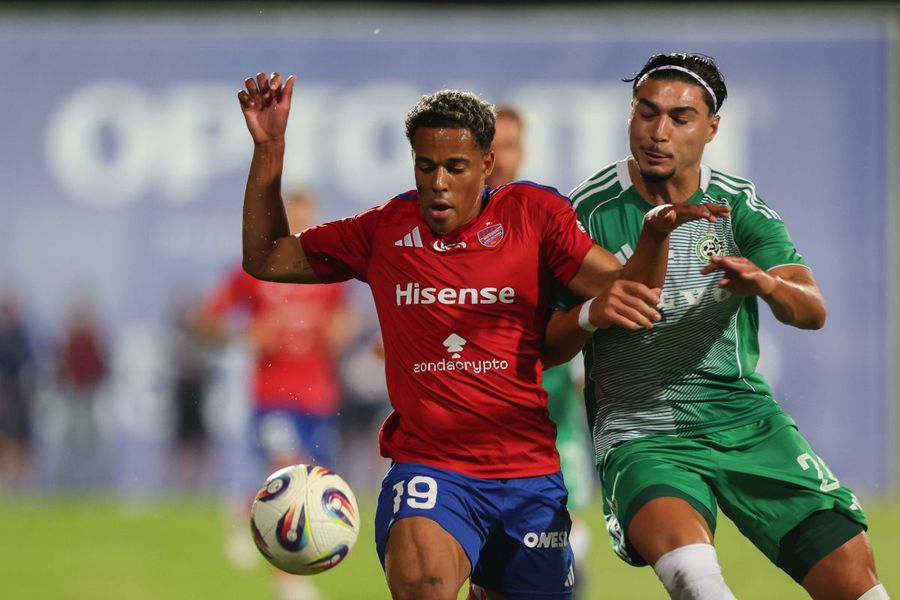 Lisav Naif Eissat (dreapta), în duelul european cu Rakow. FOTO: Imago Mircea Lucescu a anunțat lista preliminară a stranierilor pentru meciurile cu Moldova și Austria » Surpriză mare: convocare în premieră