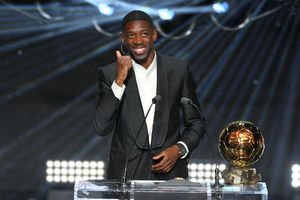 Ousmane Dembele a câștigat Balonul de Aur 2025. A primit trofeul de la Ronaldinho