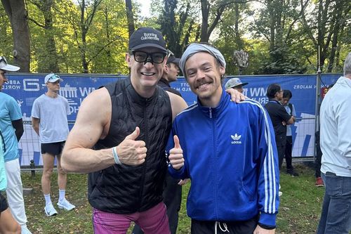 Harry Styles (dreapta), alături de Richard Whitehead, dublu campion paralimpic/Foto: Instagram (Richard Whitehead)