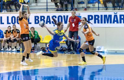 Duel românesc pentru intrarea în grupele Cupei EHF: Bistrița a dat peste Brașov » Cisnădie merge în Gran Canaria