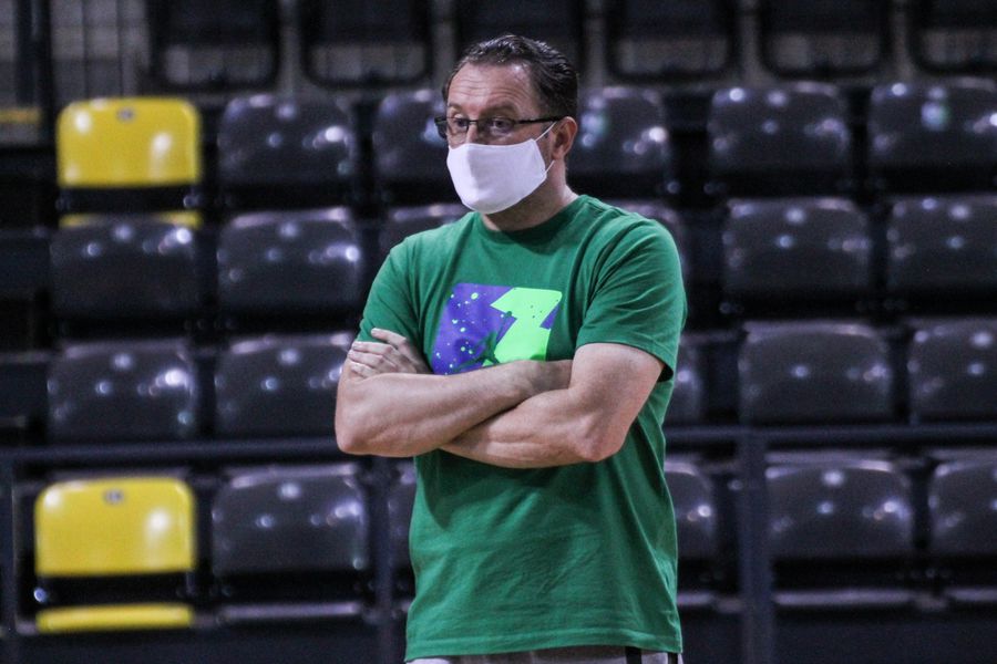 Zoran Mikes s-a adaptat vremurilor actuale, purtând mască în sală Oamenii de succes ai lui Sepsi » Cum trăiesc Zoran și Dragoslava Mikes la Sfântu Gheorghe și care sunt diferențele pe care le-au identificat în comparație cu Serbia