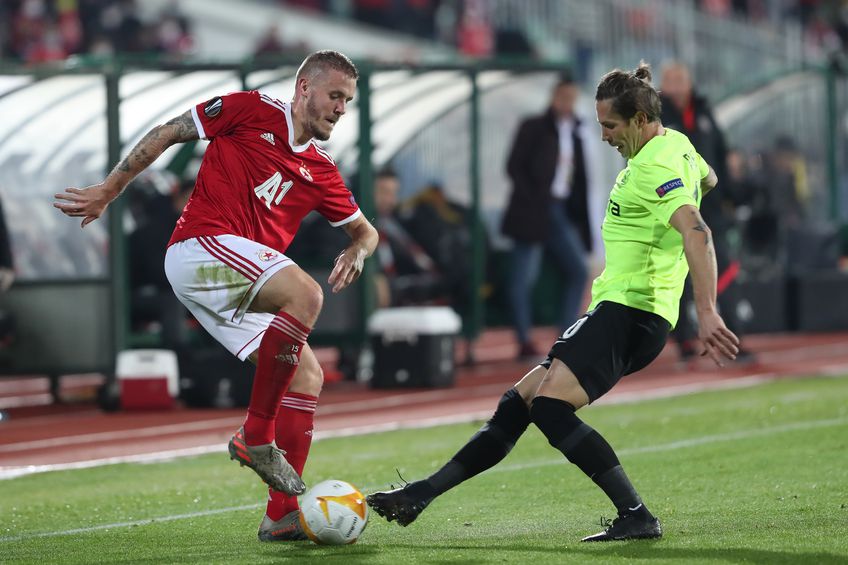 Ciprian Deac (dreapta) a dat un gol şi o pasă de gol la Sofia FOTO: Sportal.bg