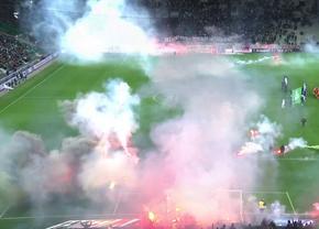 Ligue 1 = HAOS! Ultrașii au intrat pe teren și au făcut prăpăd » Meciul e în pericol