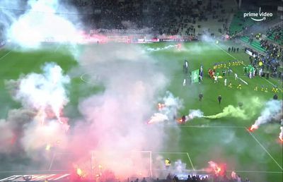 Ligue 1 = HAOS! Ultrașii au intrat pe teren și au făcut prăpăd » Decizia Ligii