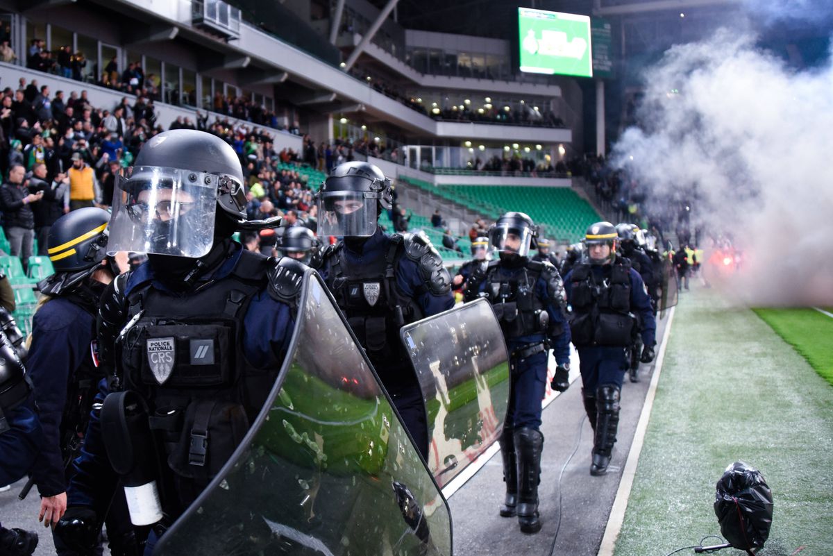 St. Etienne - Angers. Ligue 1 = HAOS! Ultrașii au amânat startul meciului