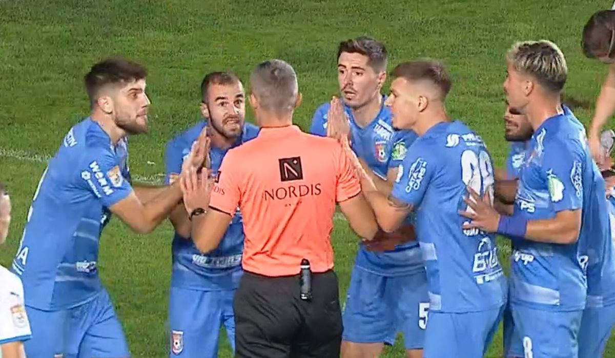 „Hoții, hoții” » Decizie de neînțeles în Chindia - CSU Craiova! Ce a văzut arbitrul?