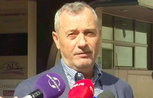 Mircea Rednic anunță transferuri noi înainte de meciul cu Rapid: „Astăzi au mai făcut vizita medicală doi jucători”