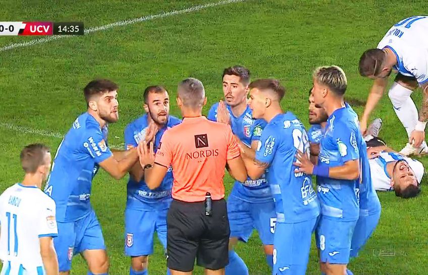 În minutul 15 al meciului dintre Chindia și Universitatea Craiova, oltenii au obținut un penalty greu de justificat pe baza reluărilor TV.
