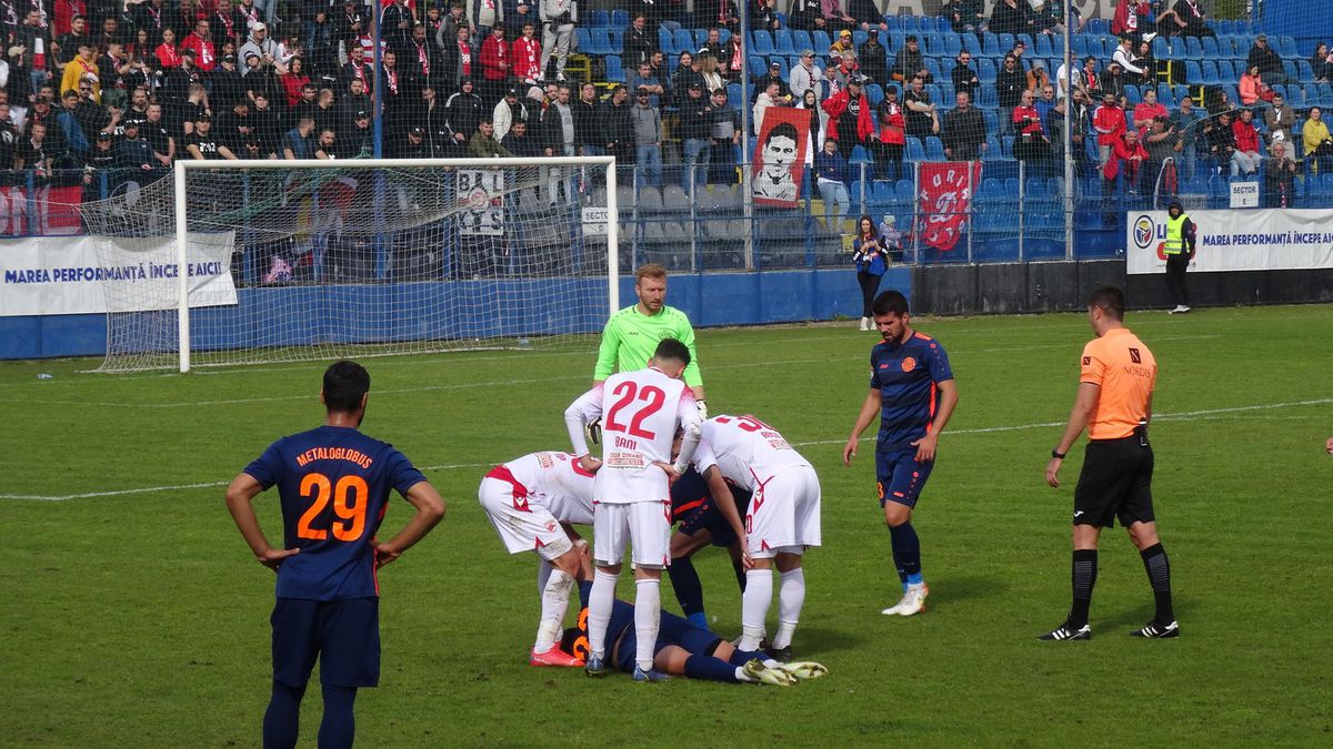 FOTO Metalogobus - Dinamo, 3 detalii, accidentări, sânge, ambulanța pe teren 22.11.2022