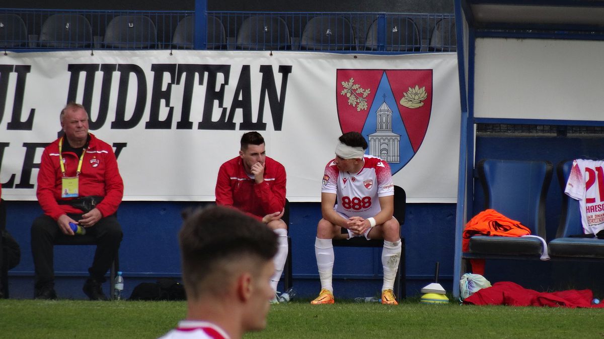 FOTO Metalogobus - Dinamo, 3 detalii, accidentări, sânge, ambulanța pe teren 22.11.2022