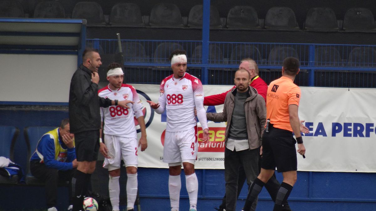 FOTO Metalogobus - Dinamo, 3 detalii, accidentări, sânge, ambulanța pe teren 22.11.2022