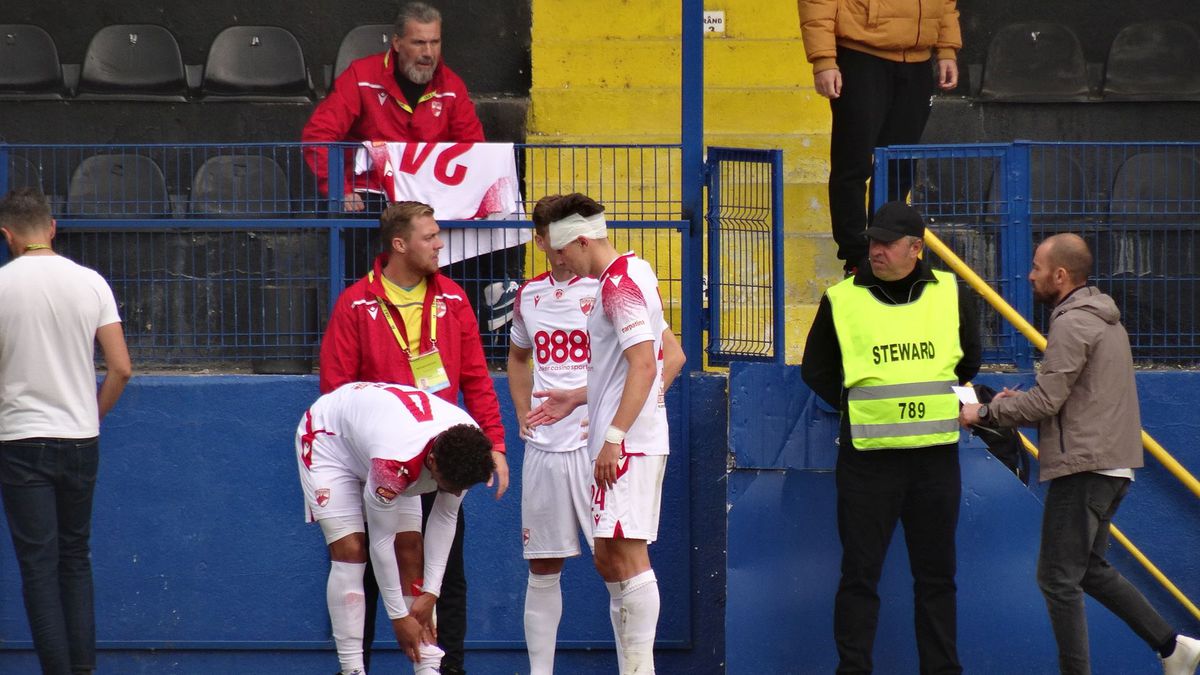 FOTO Metalogobus - Dinamo, 3 detalii, accidentări, sânge, ambulanța pe teren 22.11.2022