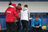 Aflată în cursa pentru play-off, Dinamo a primit o lovitură grea: jucătorul a fost dus pe brațe la vestiare!