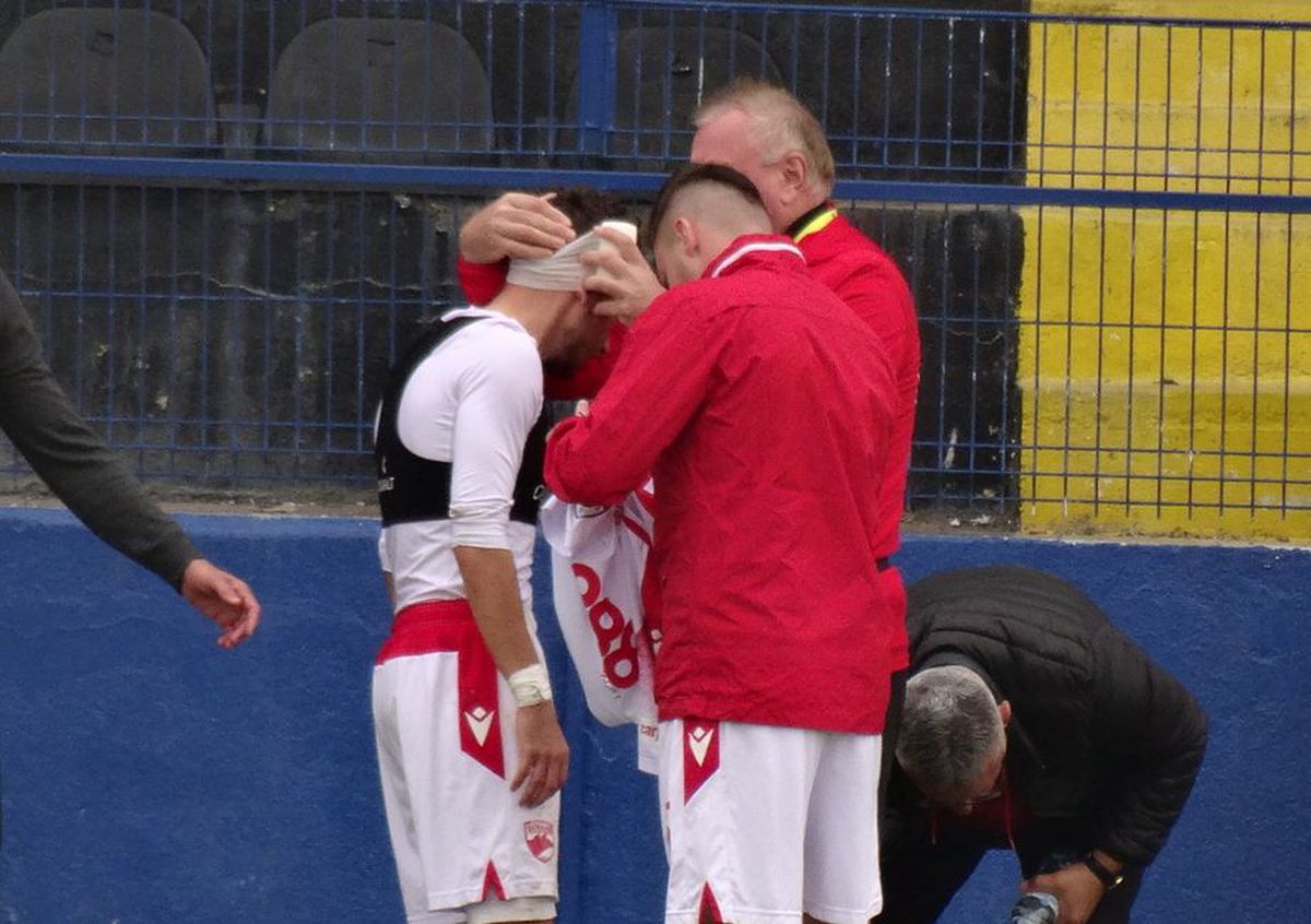 FOTO Metalogobus - Dinamo, 3 detalii, accidentări, sânge, ambulanța pe teren 22.11.2022