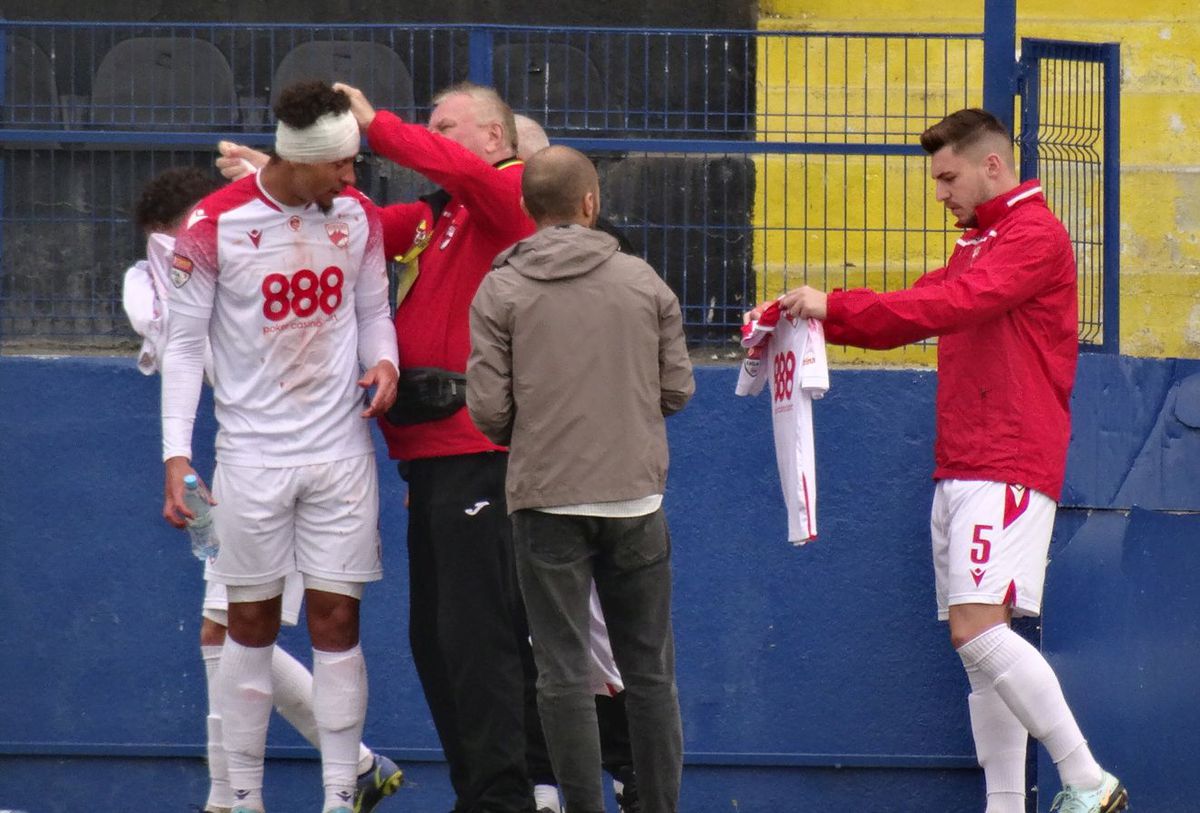 FOTO Metalogobus - Dinamo, 3 detalii, accidentări, sânge, ambulanța pe teren 22.11.2022