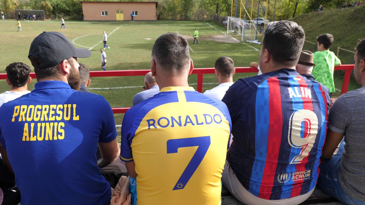 Echipa lui George Simion din Aluniș face show » „Ne cinstim în timpul meciului” + Preotul n-a mai putut să ajute financiar: „Noi îți dăm bani pe lumânări, tu-i iei și-i dai la fotbal?!”