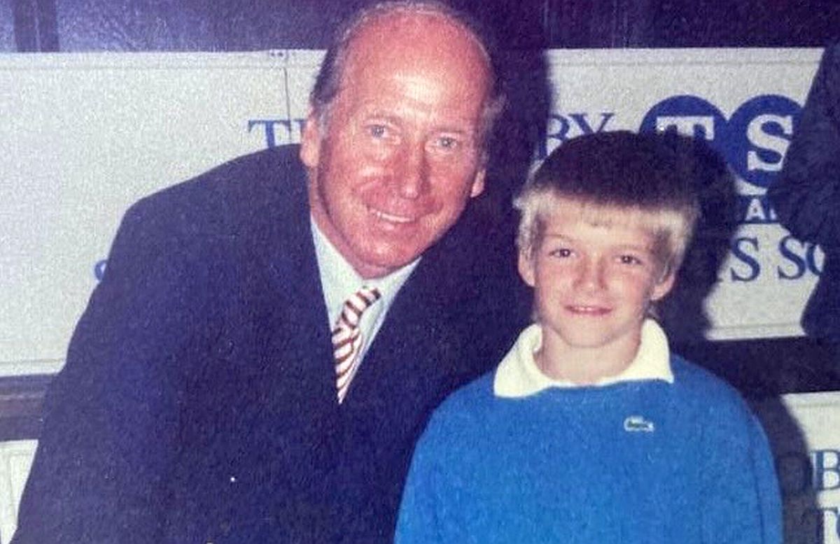 David Beckham, mesaj emoționant după decesul lui Sir Bobby Charlton: „Ești motivul pentru care am avut oportunitatea să joc pentru Manchester”