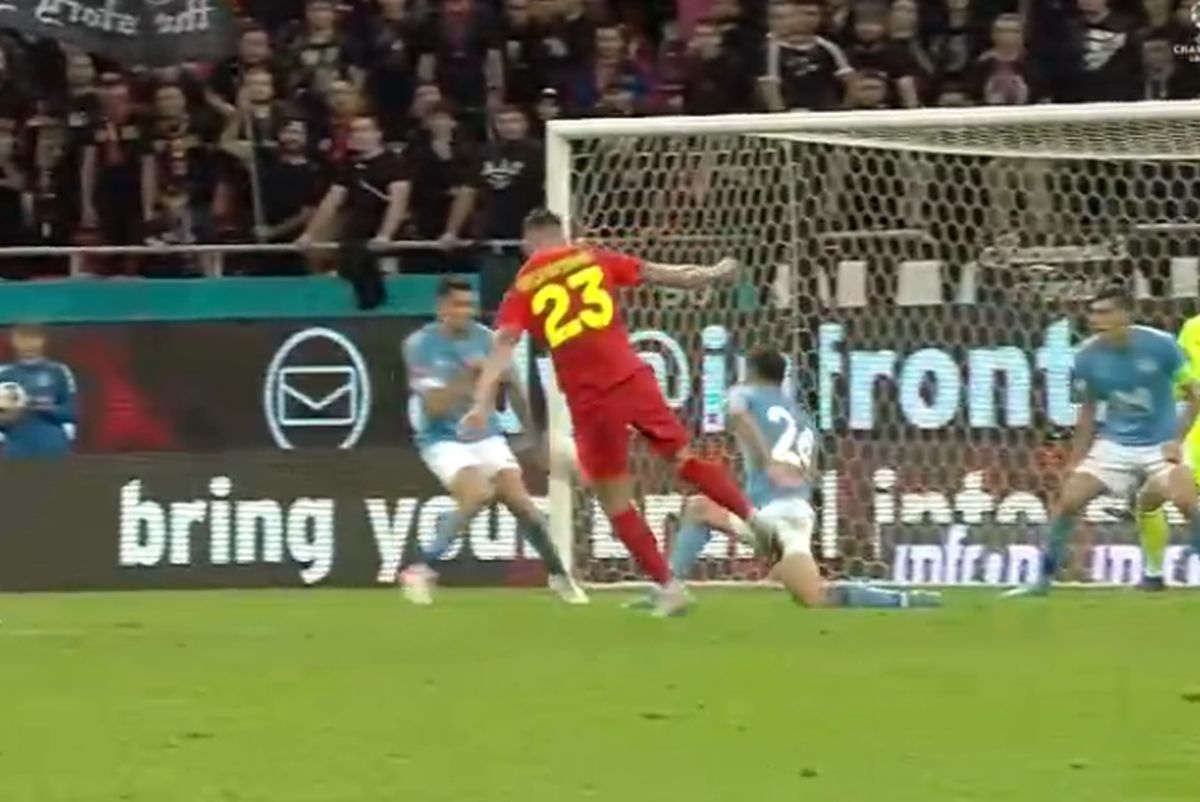 Fază ÎNCINSĂ în ultimele minute » FCSB a cerut penalty! Mingea l-a lovit în mână, dar arbitrii n-au vrut să audă: „E ditamai hențul!”