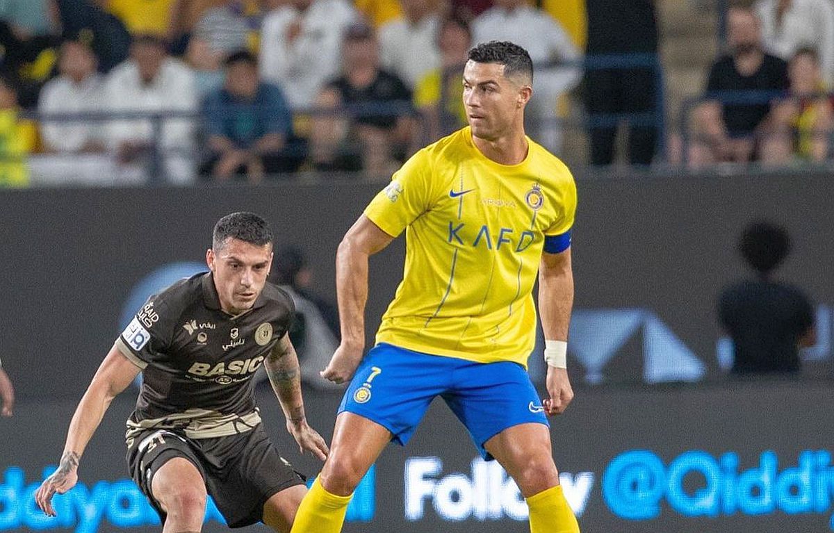 Cristiano Ronaldo, cu unghiile de la picioare vopsite