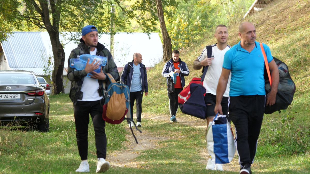 Echipa lui George Simion din Aluniș face show » „Ne cinstim în timpul meciului” + Preotul n-a mai putut să ajute financiar: „Noi îți dăm bani pe lumânări, tu-i iei și-i dai la fotbal?!”